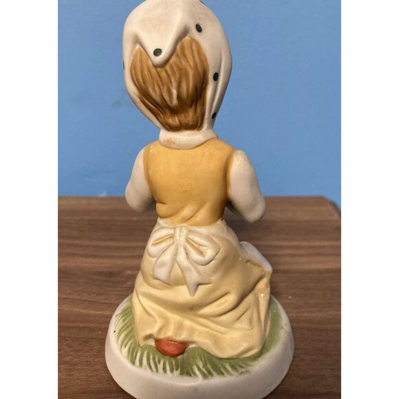 Ceramic statue Girl Kneeling to Praying. Vintage Mexico 5.5” Tall - Picture 6 of 6